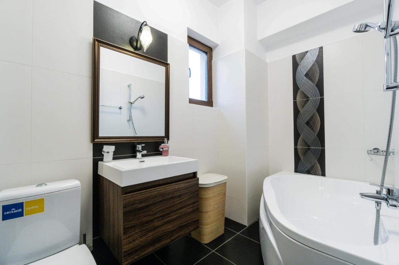 Luxury Baneasa Appartamento Bucarest Esterno foto