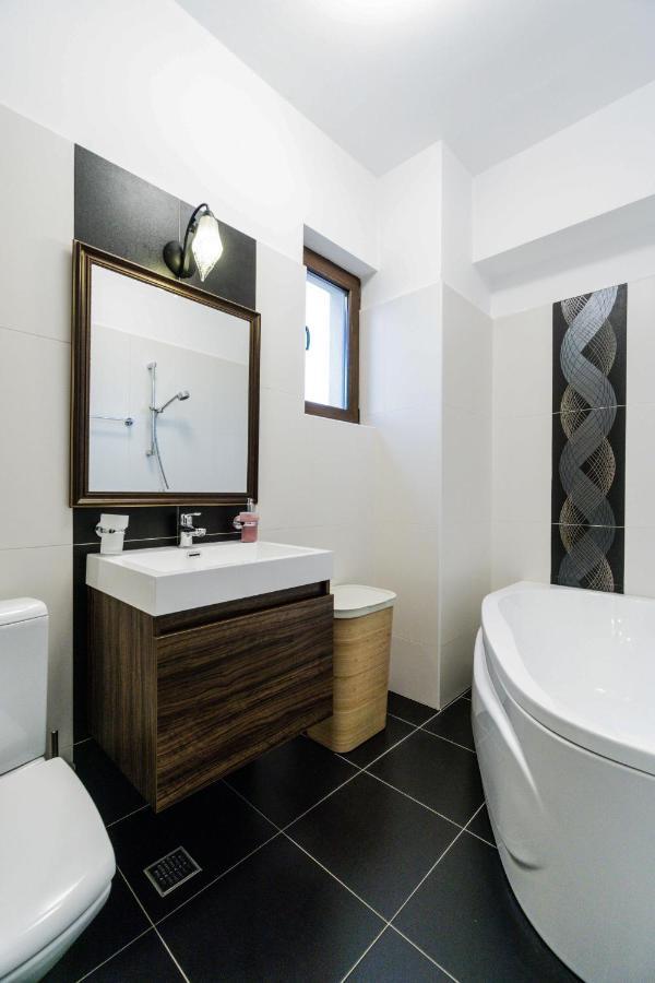 Luxury Baneasa Appartamento Bucarest Esterno foto